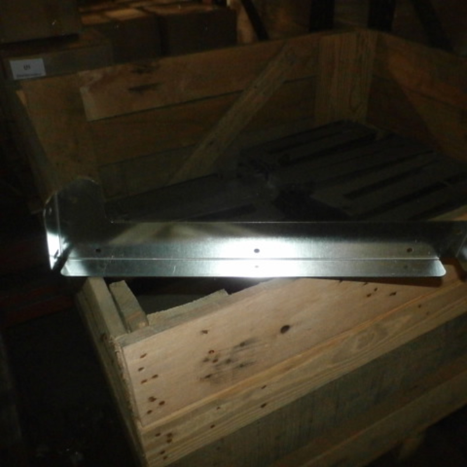 PARTITION BRACE RH W/OUT NUTSERT  RETREAT COLONY